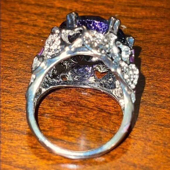 Silver tone ring huge purple stone heart design - Picture 4 of 8